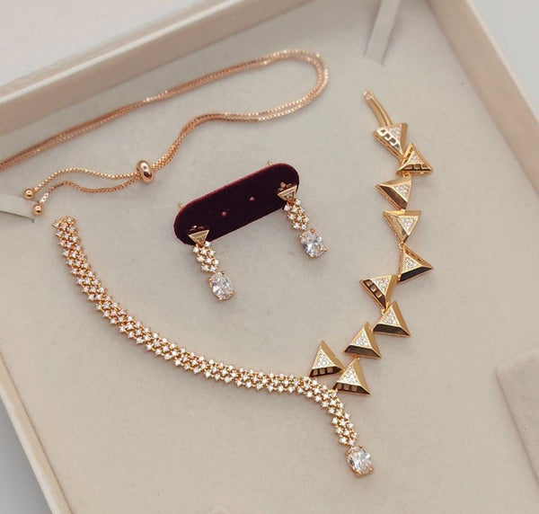 Triangle Tassel Set